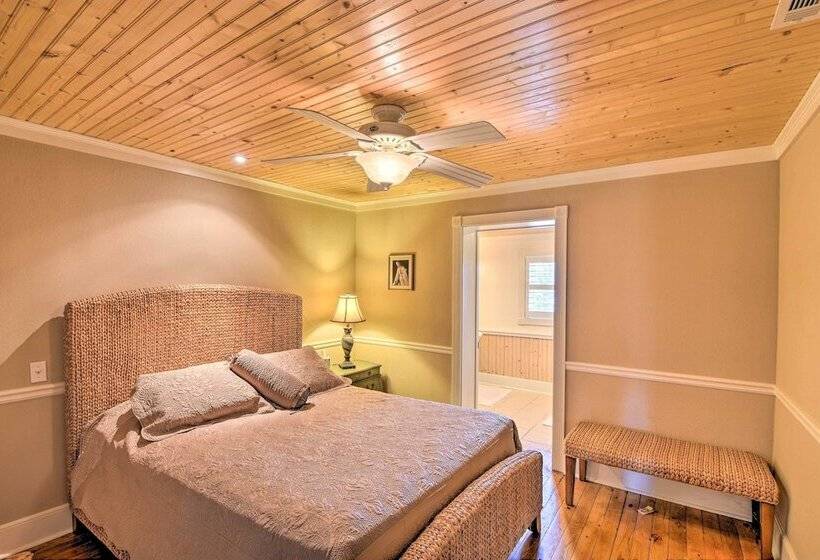 Serving Southern Charm At This Clarkesville House!