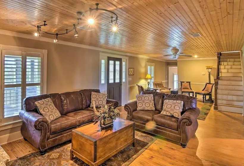 Serving Southern Charm At This Clarkesville House!