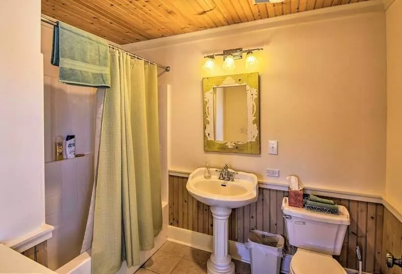 Serving Southern Charm At This Clarkesville House!