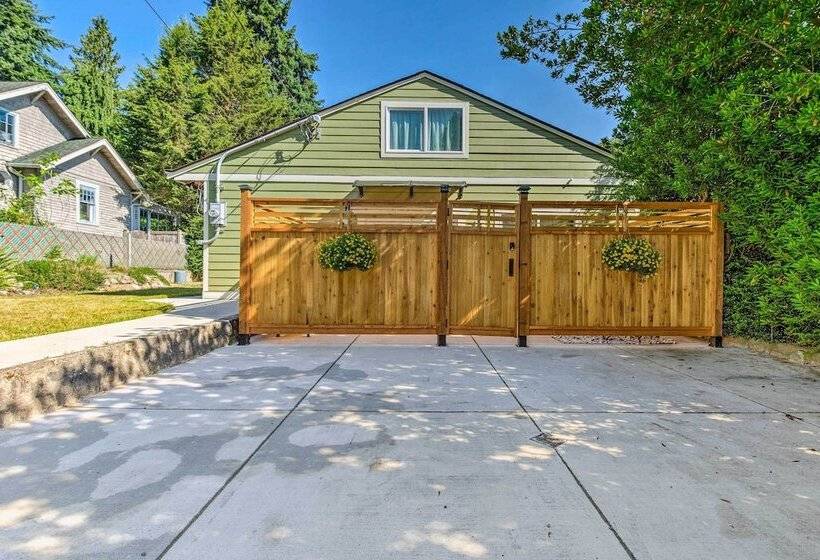 Sleek Modern Home W/ Patio, 8 Mi To Dtwn Seattle!
