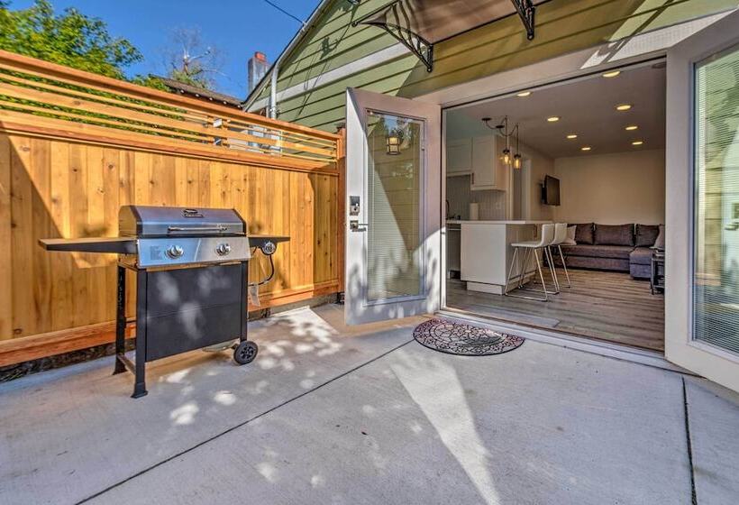 Sleek Modern Home W/ Patio, 8 Mi To Dtwn Seattle!