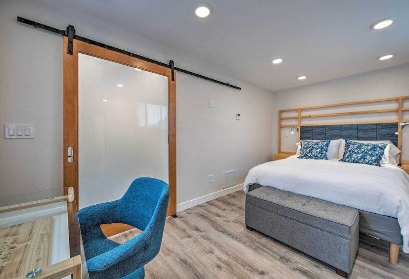 Sleek Modern Home W/ Patio, 8 Mi To Dtwn Seattle!