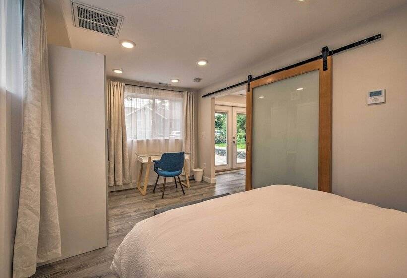 Sleek Modern Home W/ Patio, 8 Mi To Dtwn Seattle!