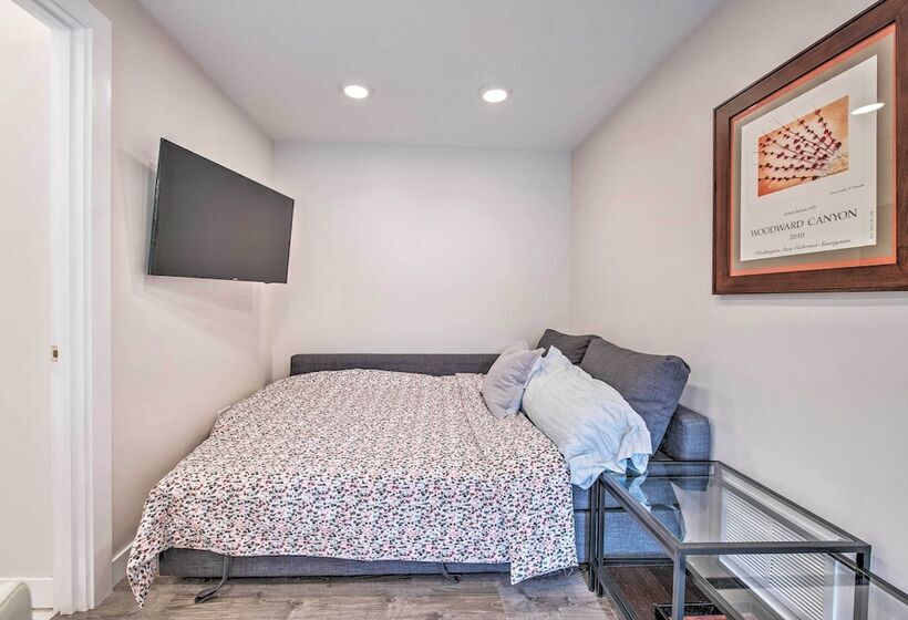 Sleek Modern Home W/ Patio, 8 Mi To Dtwn Seattle!