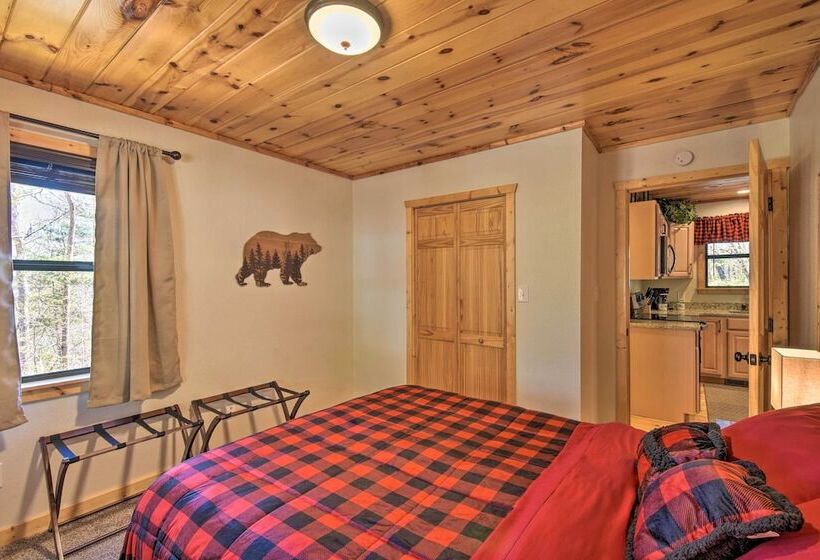 Spacious Cabin W/ Furnished Deck + Hot Tub!