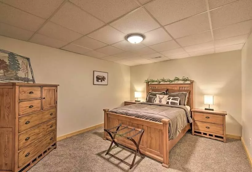 Spacious Cabin W/ Furnished Deck + Hot Tub!