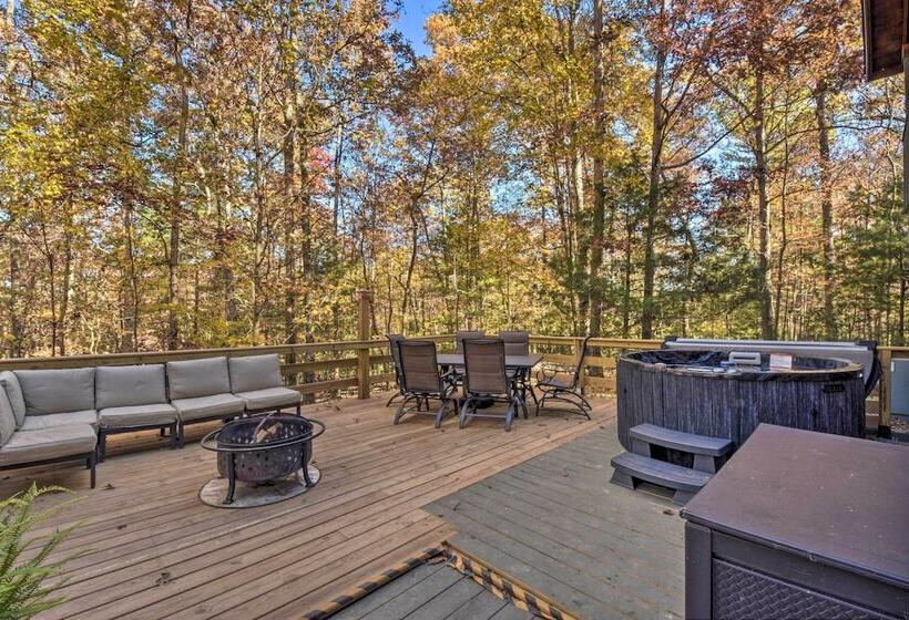 Spacious Cabin W/ Furnished Deck + Hot Tub!