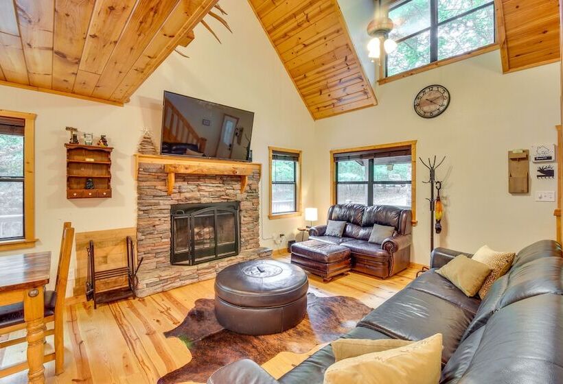 Spacious Cabin W/ Furnished Deck + Hot Tub!