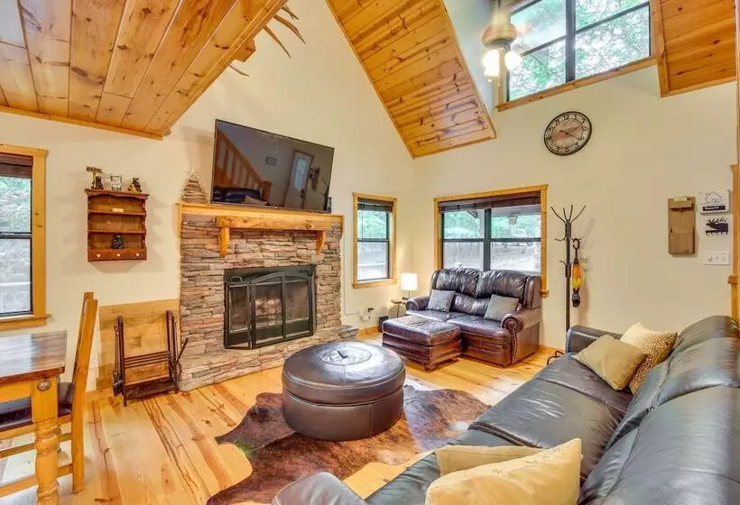 Spacious Cabin W/ Furnished Deck + Hot Tub!