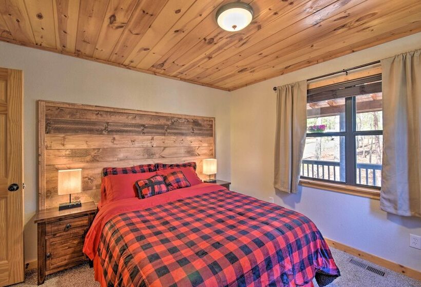 Spacious Cabin W/ Furnished Deck + Hot Tub!