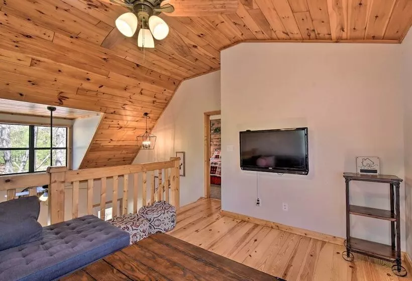 Spacious Cabin W/ Furnished Deck + Hot Tub!