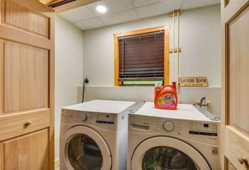 Spacious Cabin W/ Furnished Deck + Hot Tub!