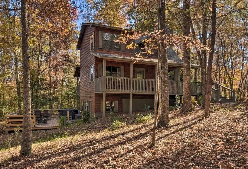 Spacious Cabin W/ Furnished Deck + Hot Tub!