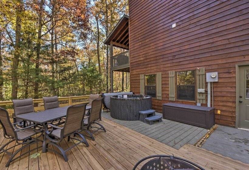 Spacious Cabin W/ Furnished Deck + Hot Tub!