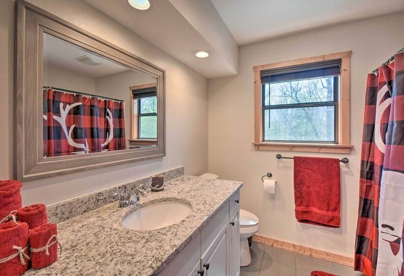 Spacious Cabin W/ Furnished Deck + Hot Tub!