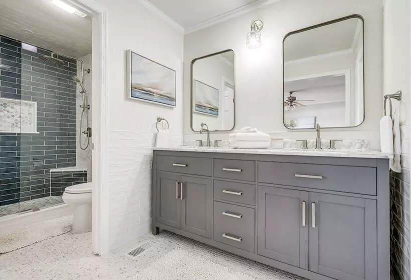 Lake Sinclair Retreat W/ Big Water Views & Dock!