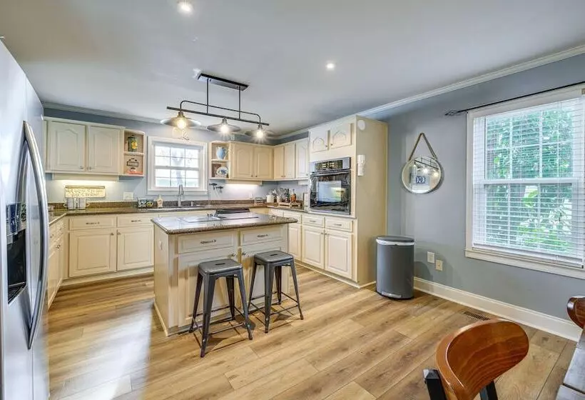 Lake Sinclair Retreat W/ Big Water Views & Dock!