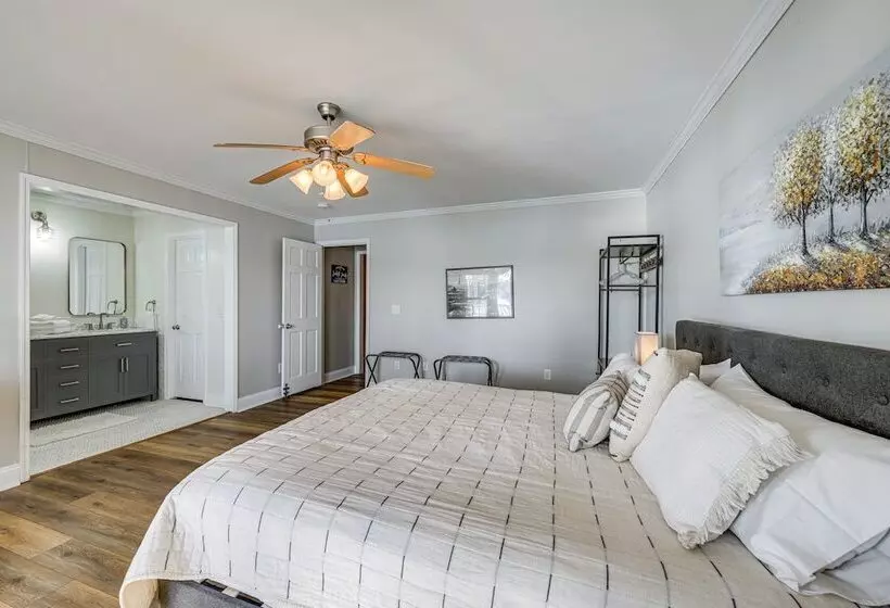 Lake Sinclair Retreat W/ Big Water Views & Dock!