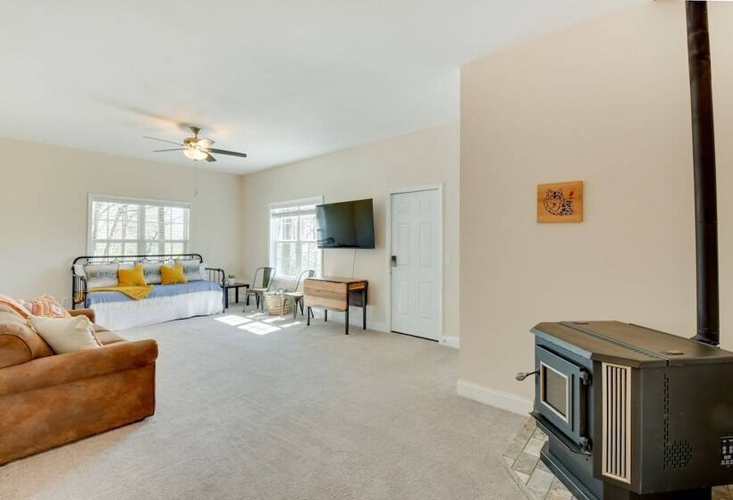 Stunning Rabun Gap Home W/ Deck & Mountain Views!