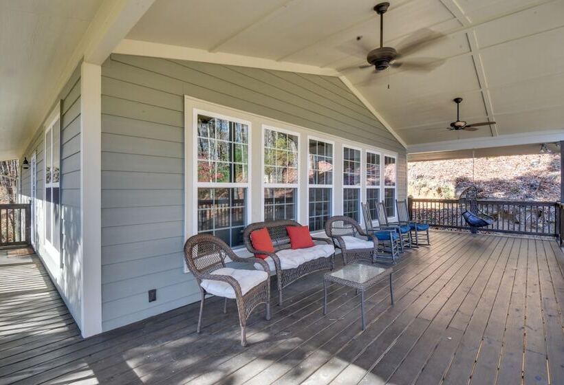 Stunning Rabun Gap Home W/ Deck & Mountain Views!