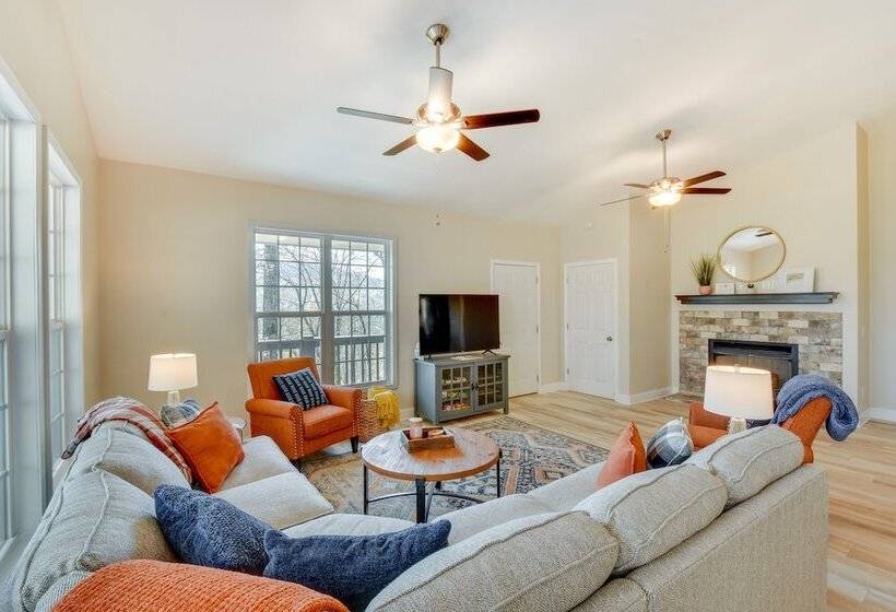 Stunning Rabun Gap Home W/ Deck & Mountain Views!