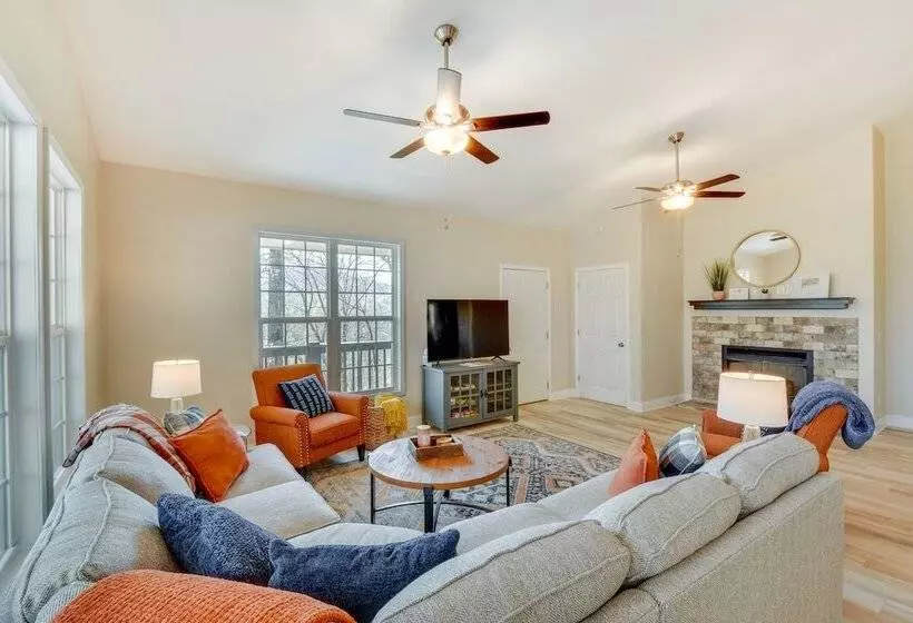 Stunning Rabun Gap Home W/ Deck & Mountain Views!