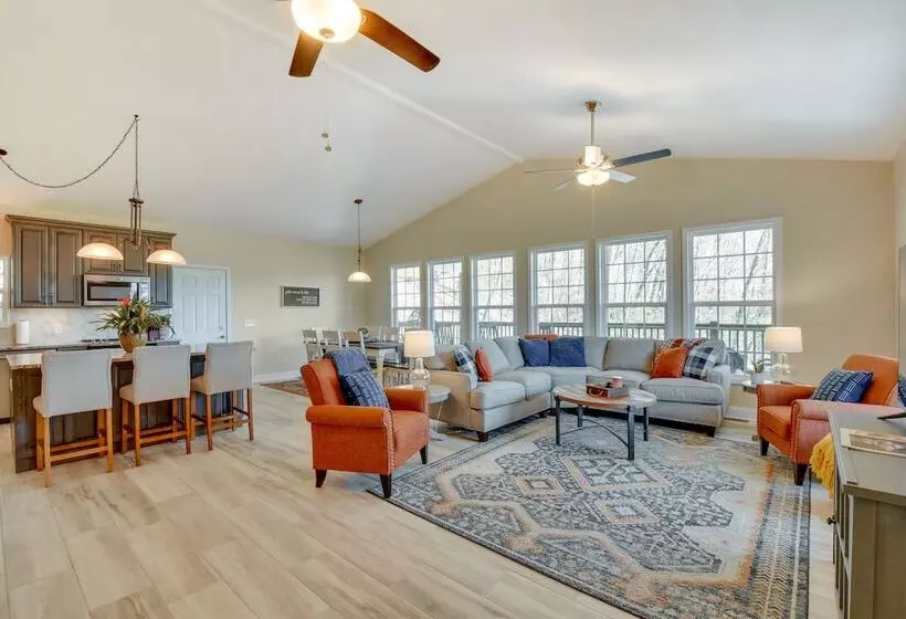 Stunning Rabun Gap Home W/ Deck & Mountain Views!