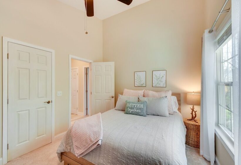 Stunning Rabun Gap Home W/ Deck & Mountain Views!