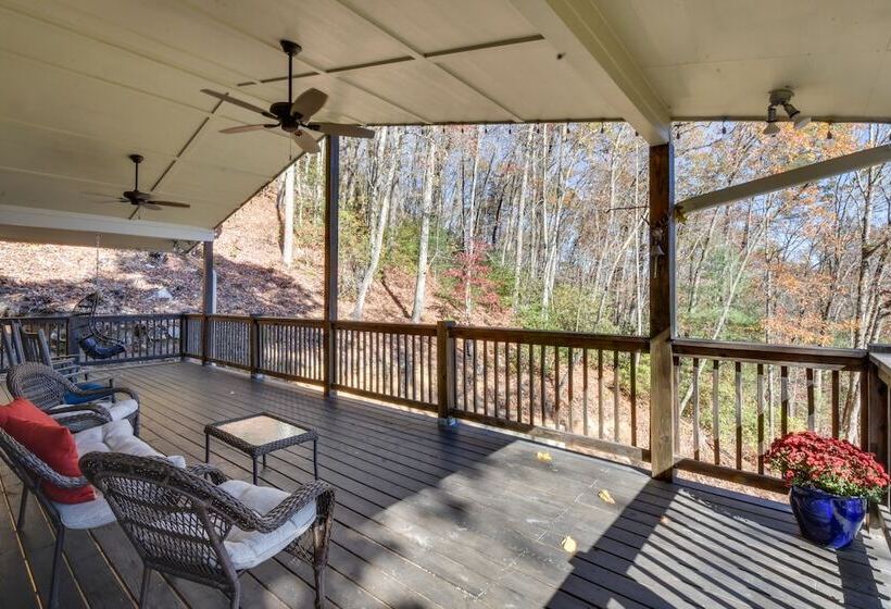 Stunning Rabun Gap Home W/ Deck & Mountain Views!