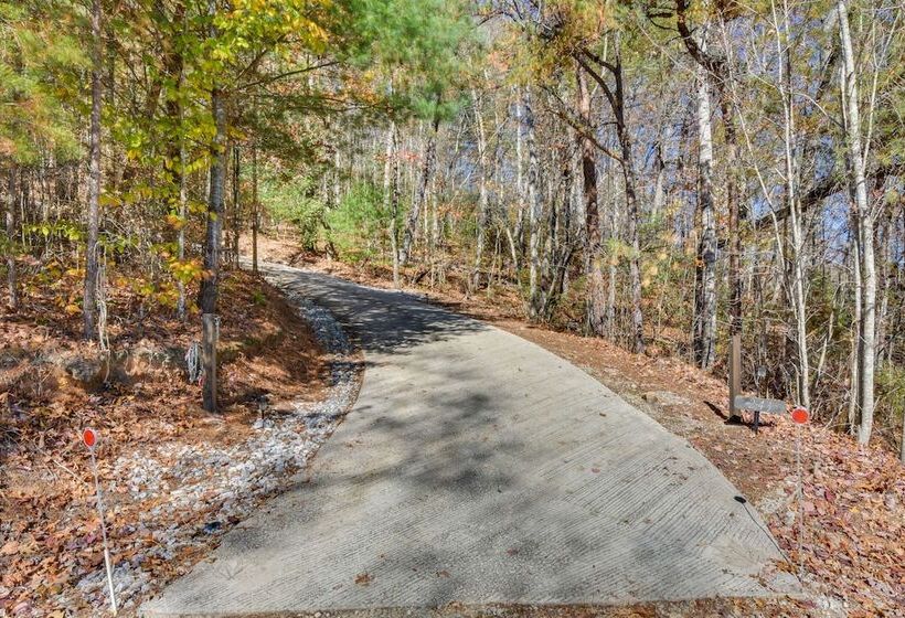 Stunning Rabun Gap Home W/ Deck & Mountain Views!