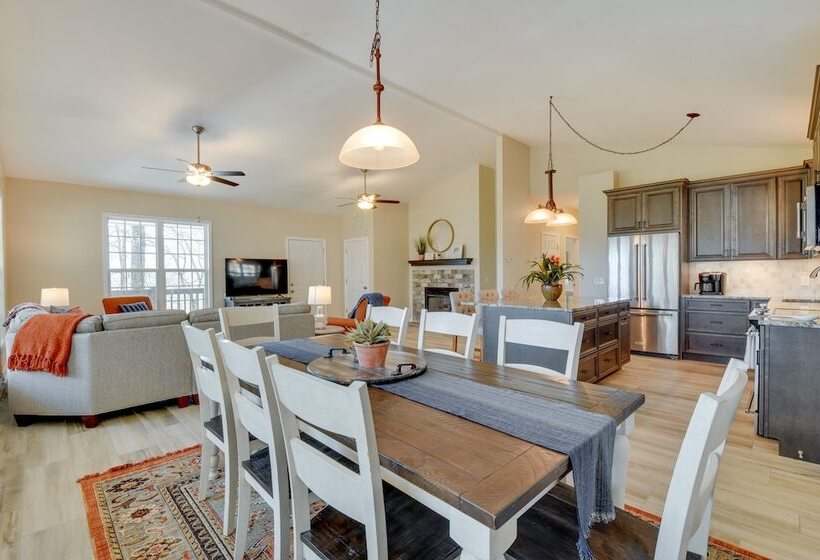 Stunning Rabun Gap Home W/ Deck & Mountain Views!