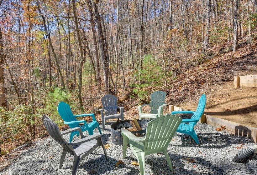 Stunning Rabun Gap Home W/ Deck & Mountain Views!
