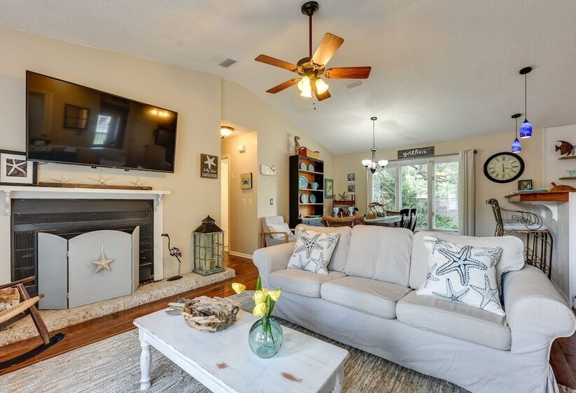 Stunning St Simons Island Home W/ Yard Near Beach!