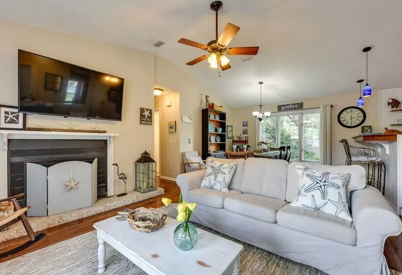 Stunning St Simons Island Home W/ Yard Near Beach!