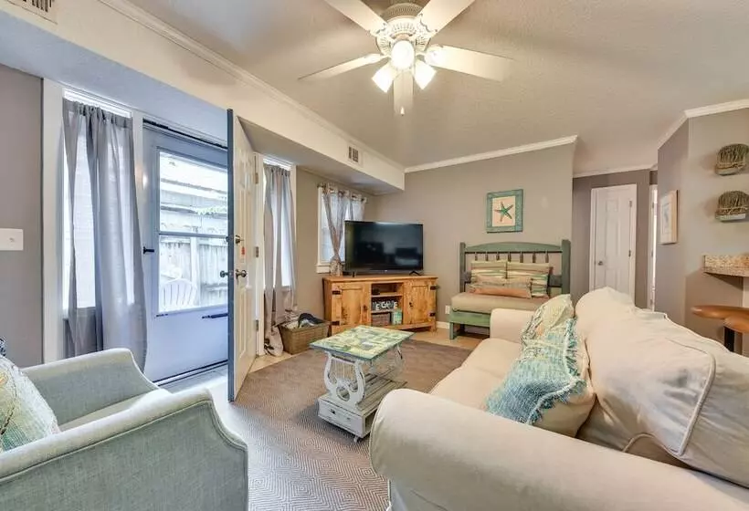 Stunning St Simons Island Home W/ Yard Near Beach!