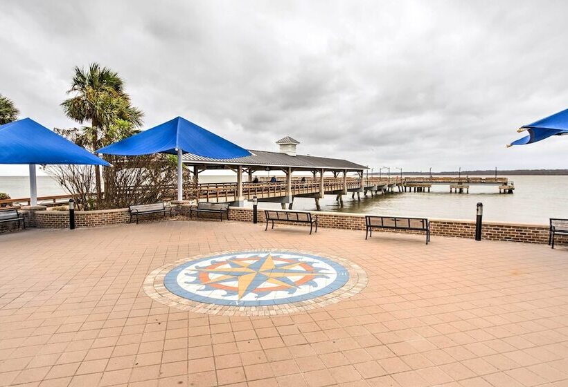 Stunning St Simons Island Home W/ Yard Near Beach!