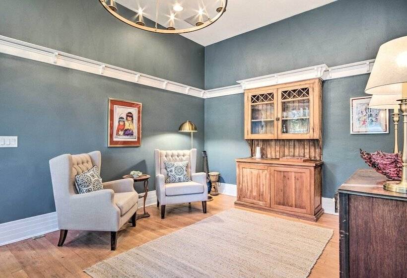 Stunning Tucson Retreat In Armory Park!