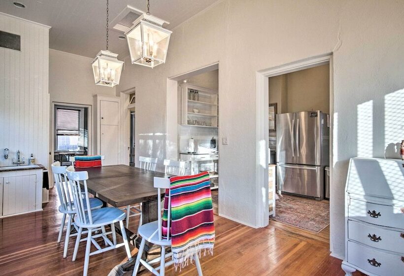 Stunning Tucson Retreat In Armory Park!