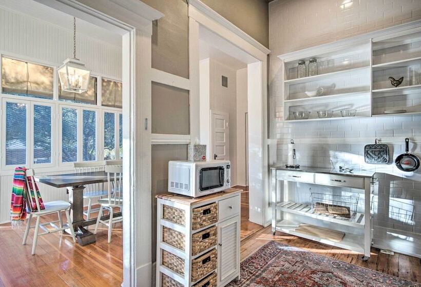 Stunning Tucson Retreat In Armory Park!