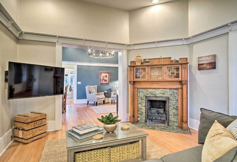 Stunning Tucson Retreat In Armory Park!