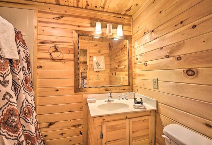 The Apple Dumpling Cabin: Pool Table, Grill