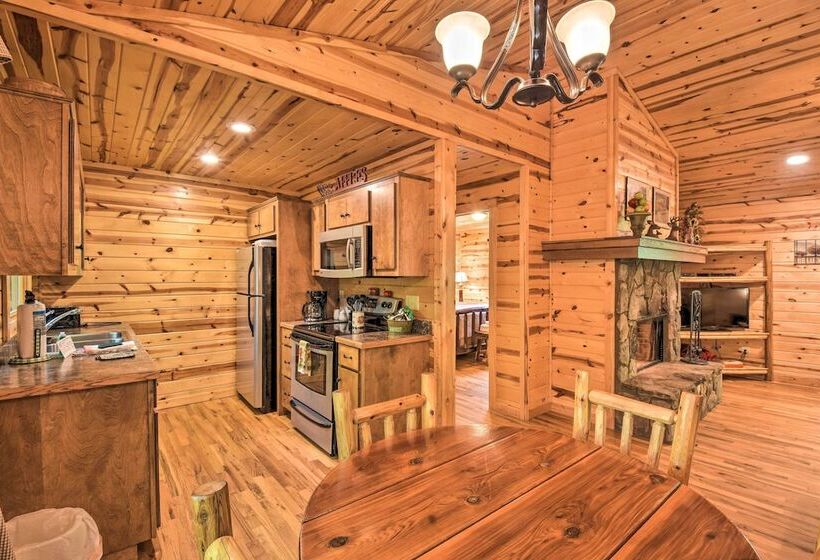 The Apple Dumpling Cabin: Pool Table, Grill