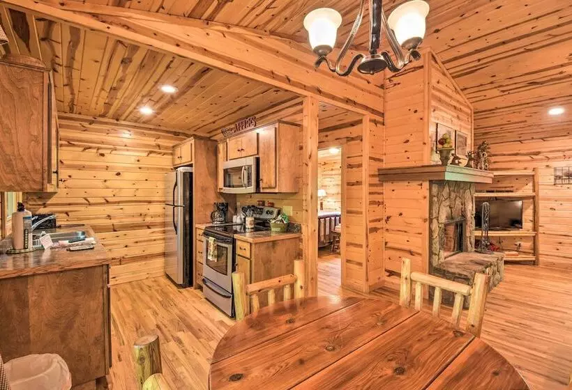 The Apple Dumpling Cabin: Pool Table, Grill