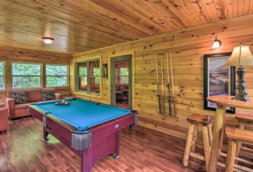 The Apple Dumpling Cabin: Pool Table, Grill