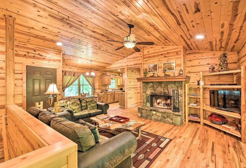 The Apple Dumpling Cabin: Pool Table, Grill