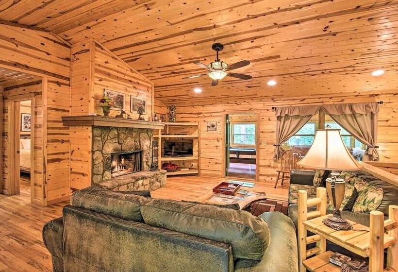 The Apple Dumpling Cabin: Pool Table, Grill