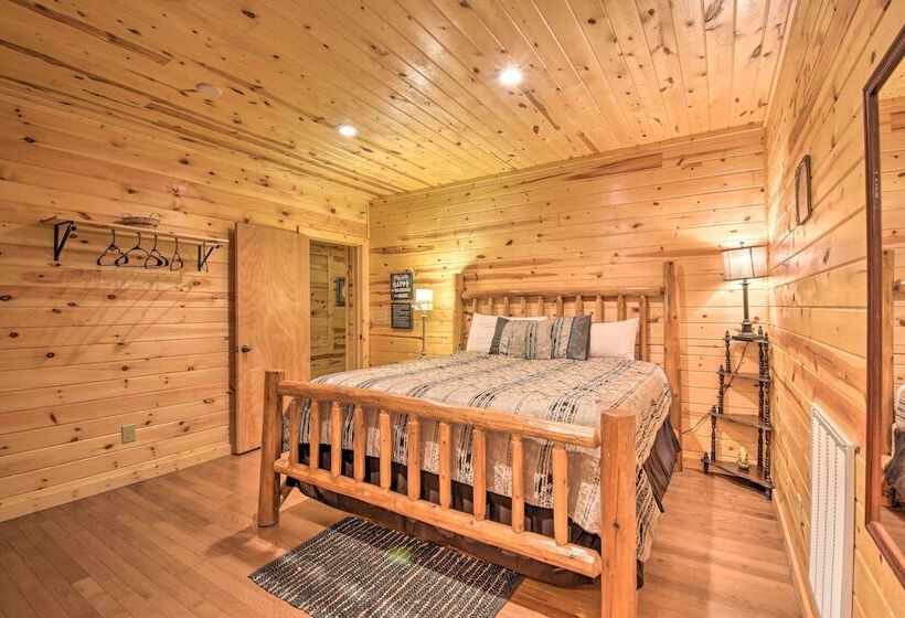 The Apple Dumpling Cabin: Pool Table, Grill