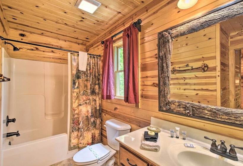 The Apple Dumpling Cabin: Pool Table, Grill