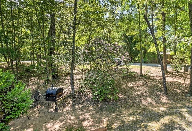 The Bear Paw At The Sautee Mountain Retreat