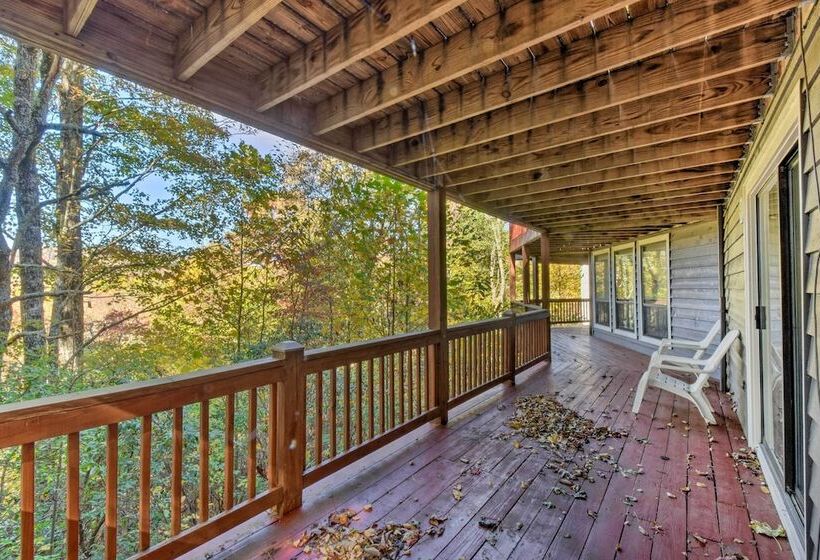 Tree Top Cabin W/ Game Room & Mountain Views!